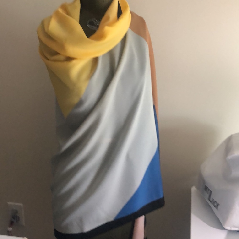 Mark $ Hall wrap. - Picture 3 of 3